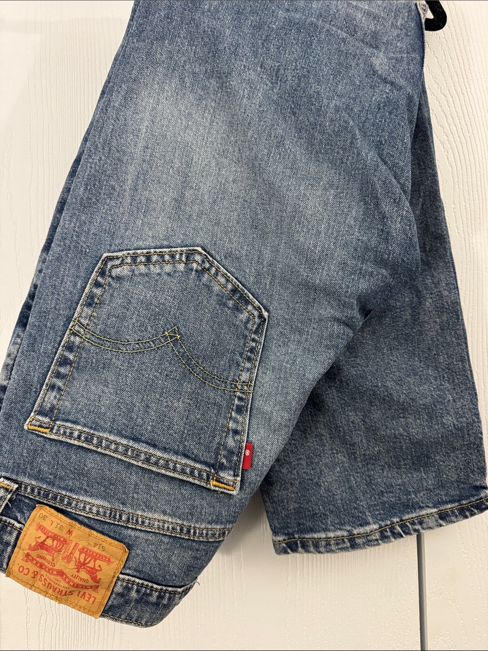 Levi's Men's Faded Blue Relaxed Jeans